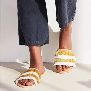 Dolce Vita Celaya Fringe Slide